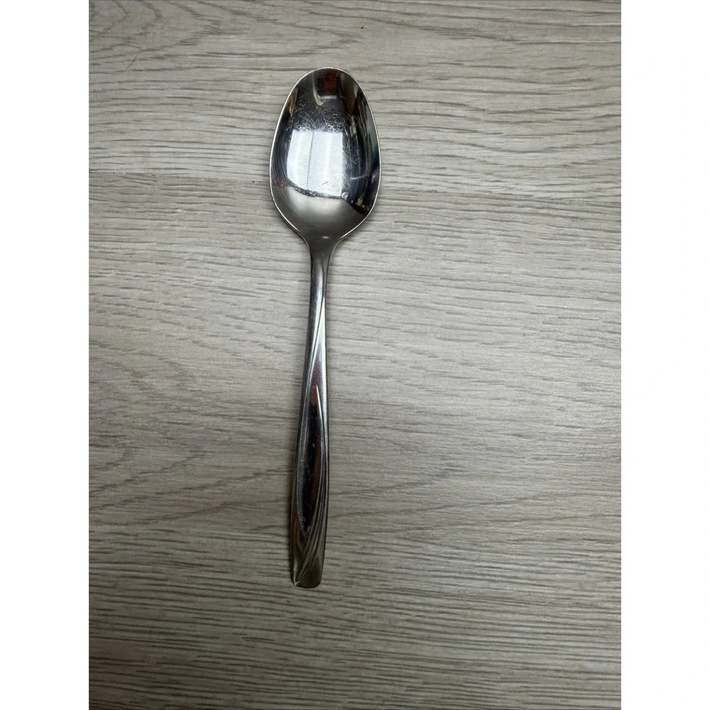 Lot Of 16 International Silver Company Teaspoons. IS CO Stainless USA Made!